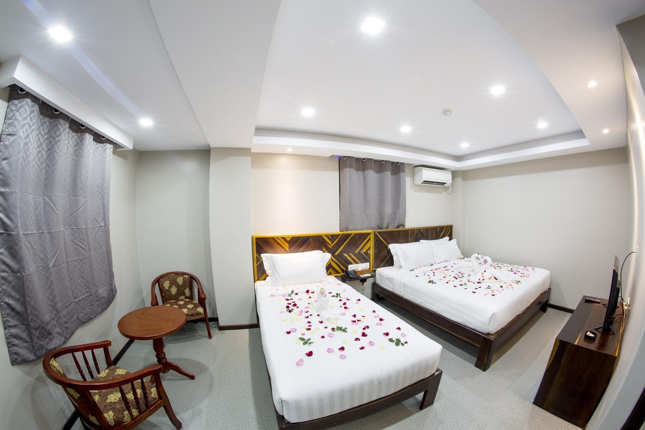 Tristar Hotel Yangon Bagian luar foto