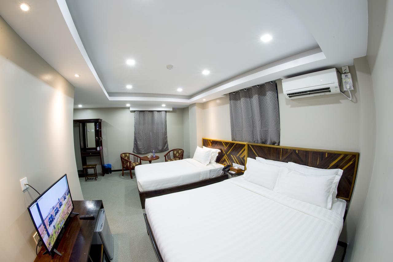 Tristar Hotel Yangon Bagian luar foto